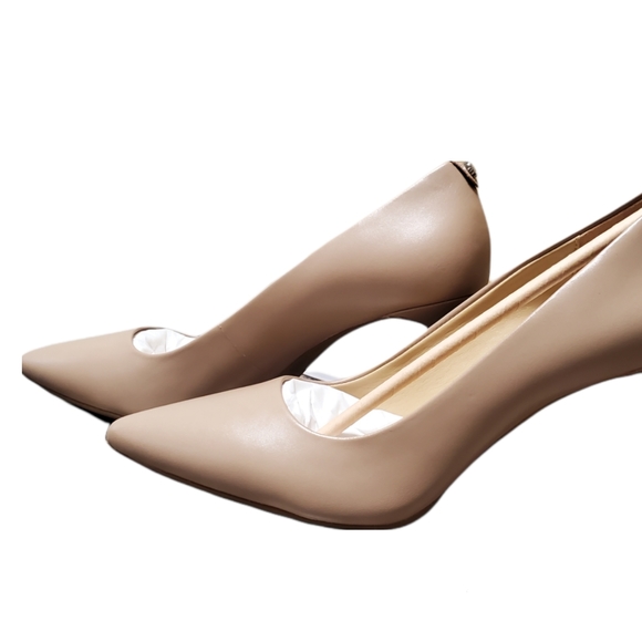 Michael Kors Dorothy Flex Pump - Picture 11 of 15